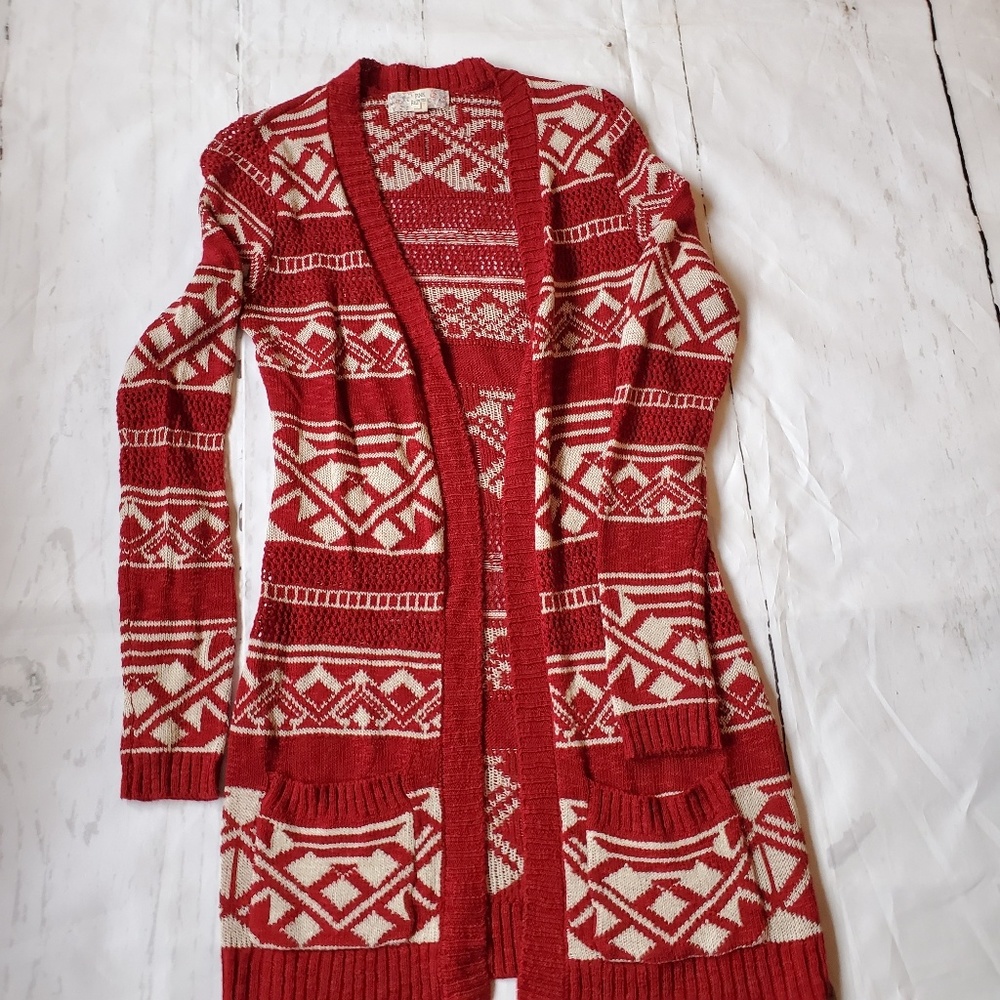 Maroon/cream cardigan